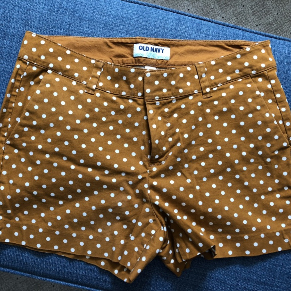 Old Navy polka dot short.